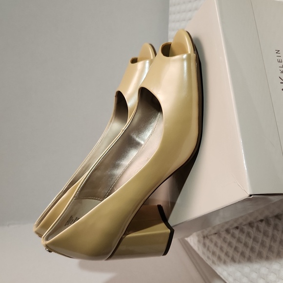 Anne Klein Pale Yellow Patent Leather Pumps - Picture 5 of 16